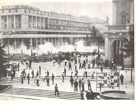 7-luglio-1960-reggio-emilia-in-piazza-della-liberta-iniziano-gli-spari.jpg